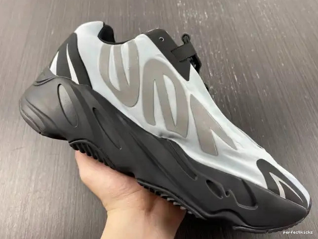 Adidas Yeezy 700 Tint Boost GZ0711 Blue MNVN 0703